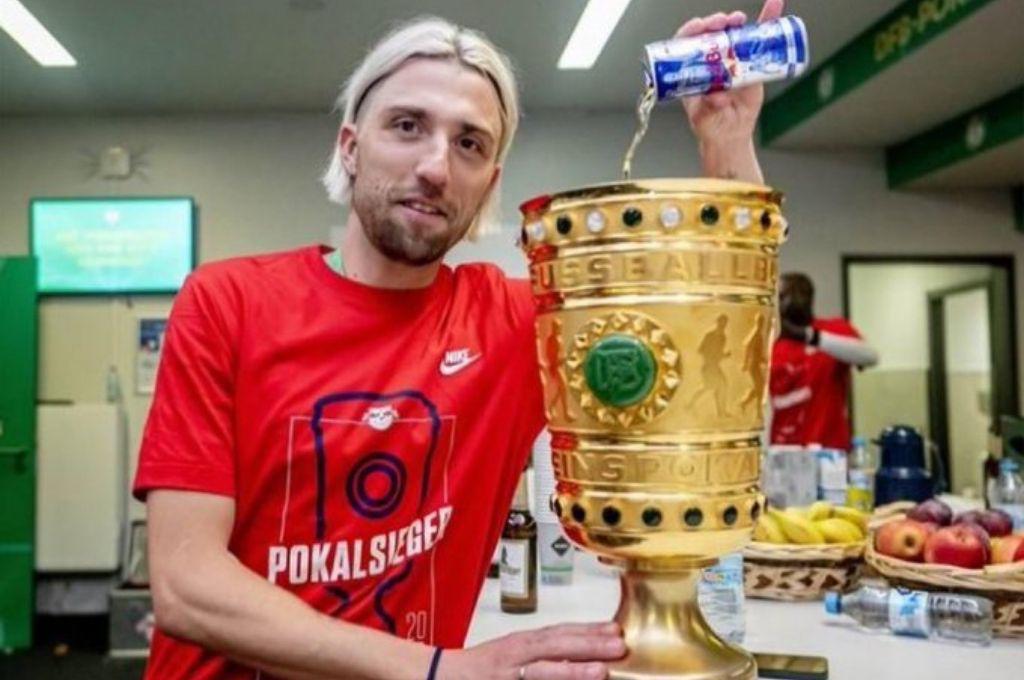 Multicampeón en Alemania es despedido de su club tras la muerte de su hermano: No imaginé que sería así