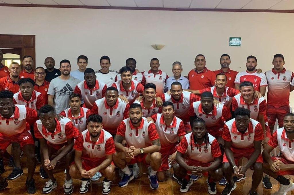 Reinaldo Rueda sorprende con su visita a equipo de la Liga Nacional previo a su partido de la octava jornada