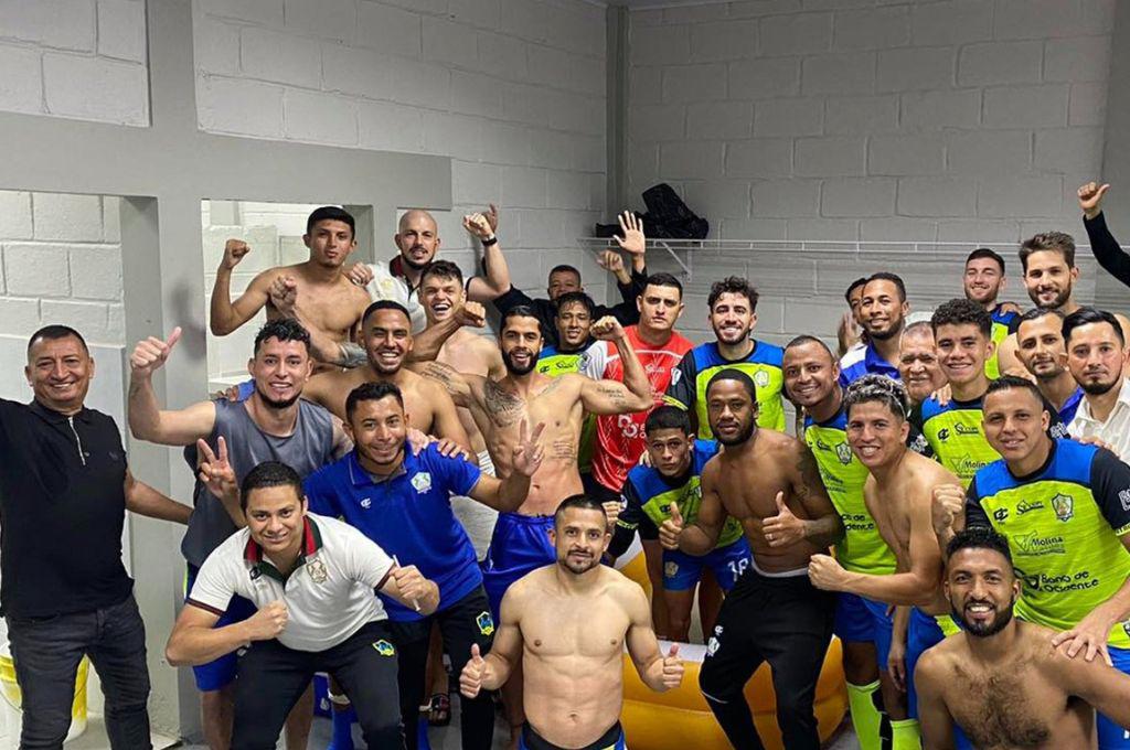 NO SE VIO EN TV: las duras imágenes de los jugadores de Motagua, quién es el nuevo debutante en Olimpia y el que rompió en llanto