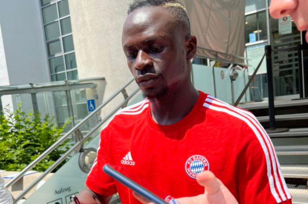 OFICIAL: Sadio Mané pasa las pruebas médicas y ya luce los colores del Bayern Munich