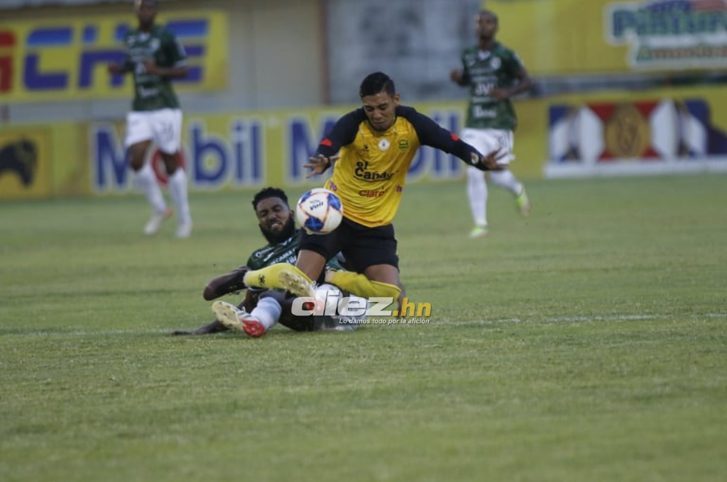 NO SE VIO EN TV: Cortan arito a jugador de Marathón con alicate, la bronca de Mayorquín y el coqueteo de Kevin Álvarez con la hermana de Getsel Montes