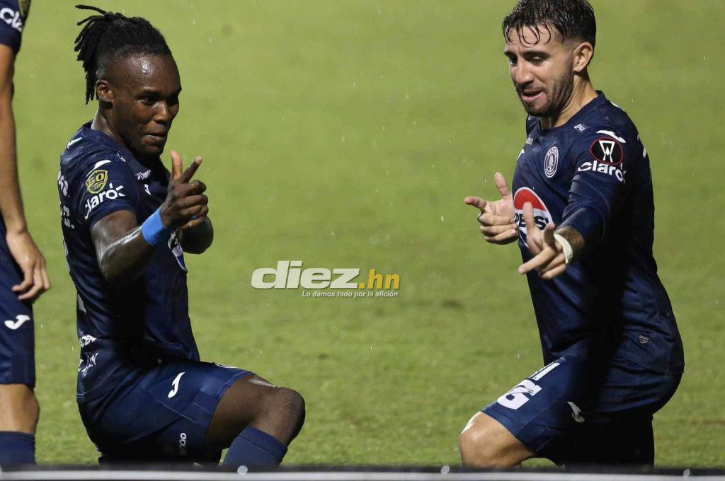 Polémico festejo de Yeison y su beso con una periodista; la fila de novias de los jugadores del Motagua y ¿hay nuevo pistolero?