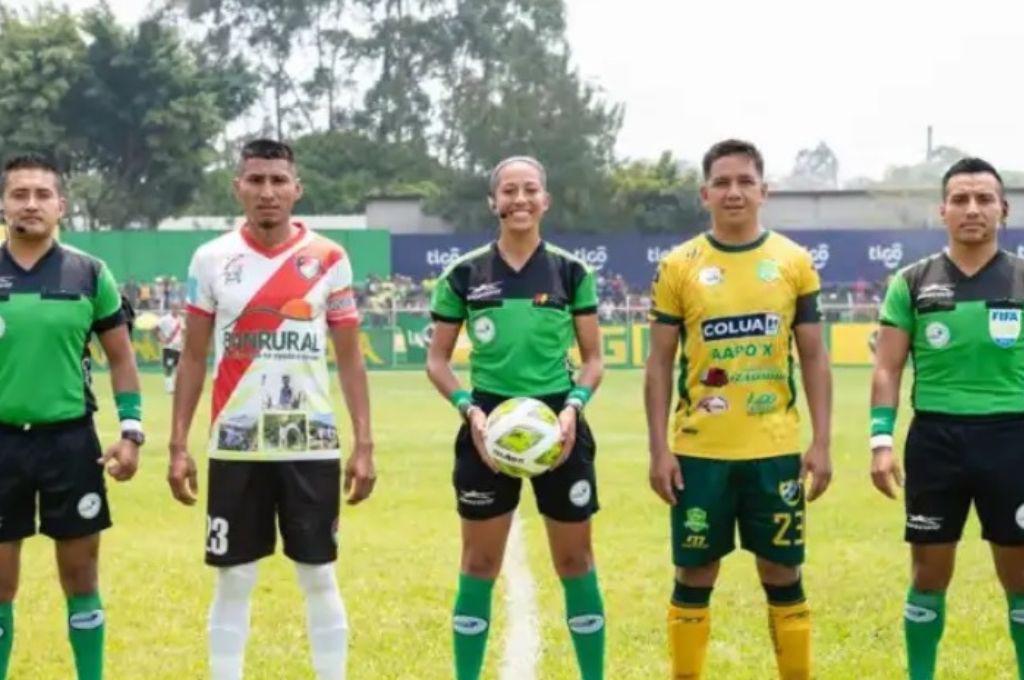 Escándalo: Árbitra en Guatemala denuncia sobornos, agresiones y amenazas de muerte en pleno partido