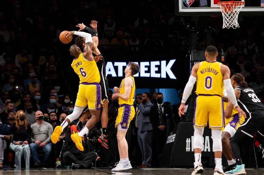 Los Angeles Lakers vencieron a los Brooklyn Nets, LeBron supera a Harden