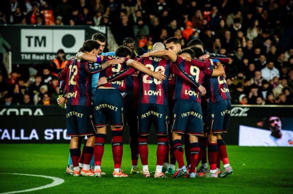 Kervin Arriaga perdió el derbi ante Valencia: el 'castigo' que recibió por su DT  y el golazo de chilena que no pudo parar