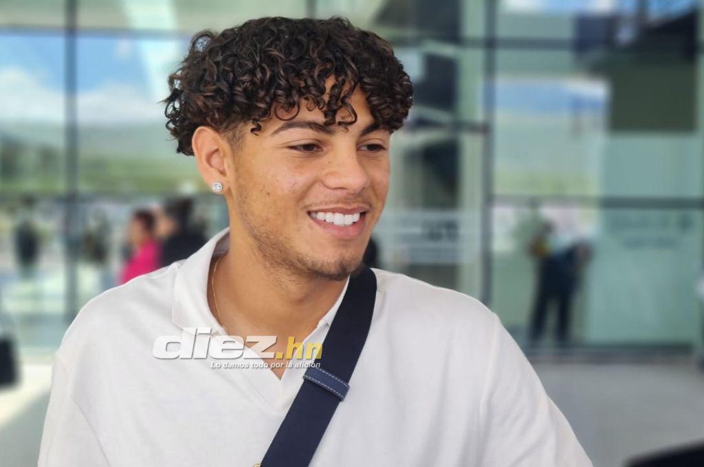 Muy contentos y solicitados en el aeropuerto: Así fue la salida de los legionarios que retornaron a sus clubes