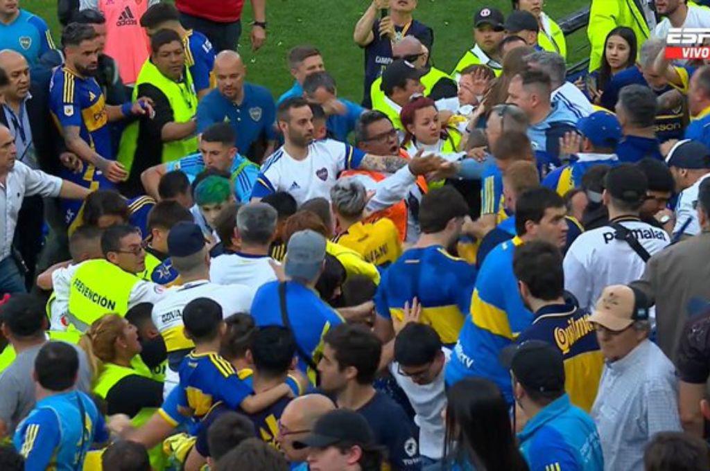 River Plate se burla de La Bombonera, ‘Chiquito’ Romero se encaró con hincha de la barra de Boca y la respuesta del portero