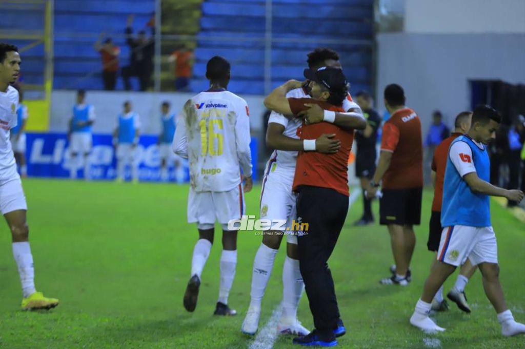 El cariño de Troglio a ex Olimpia, la bronca de Benguché y la molestia de la Ultra Fiel ¿quién es la chica de palco?