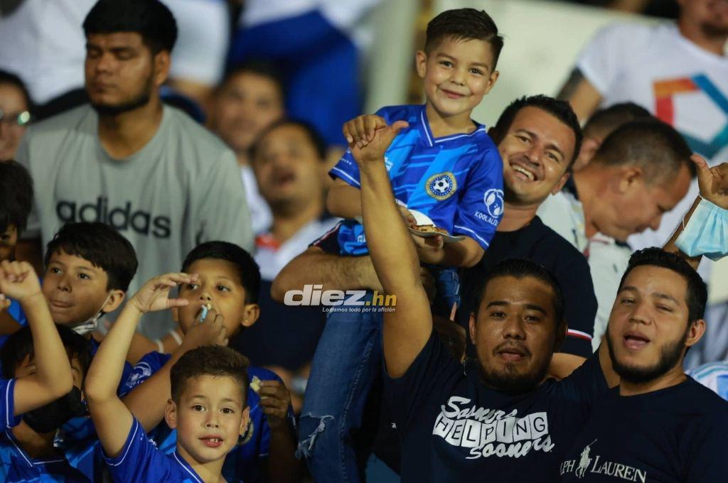 FOTOS: La petición de la novia de Marco Aceituno, la llegada de Roberto Contreras al Morazán y la algarabía de los hondureños