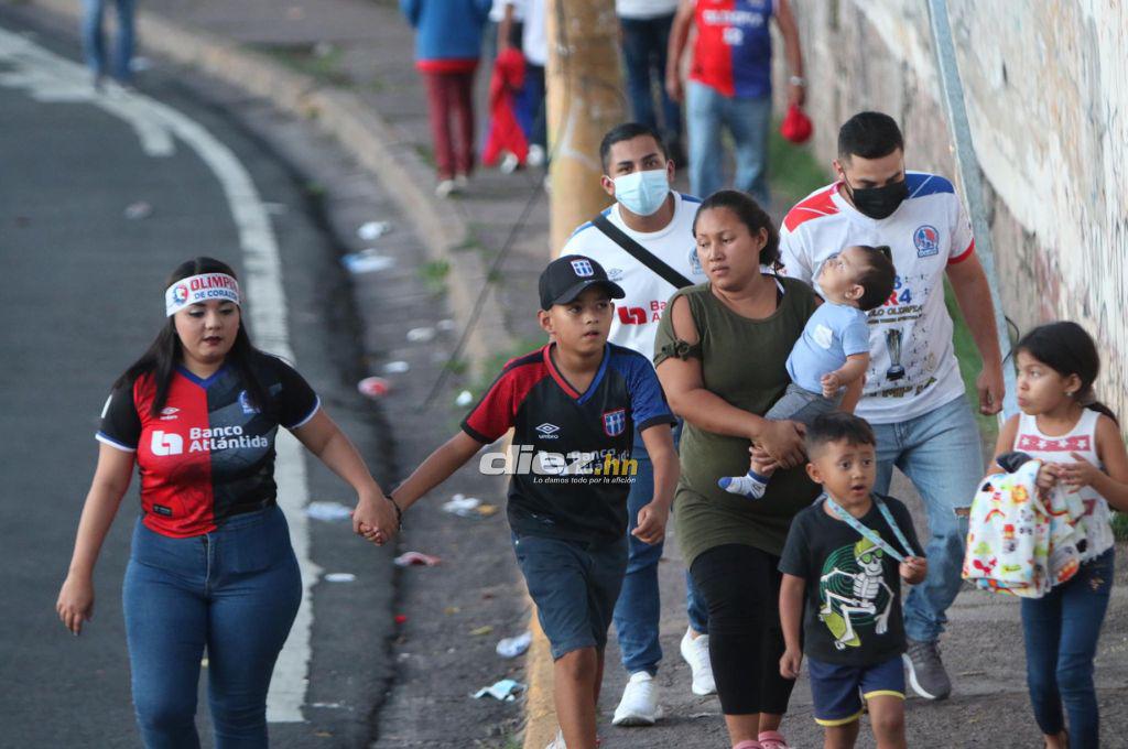 Mensaje a Municipal, el carro que se quedó botado y las chicas: ambientazo previo al partido de Olimpia por Liga Concacaf