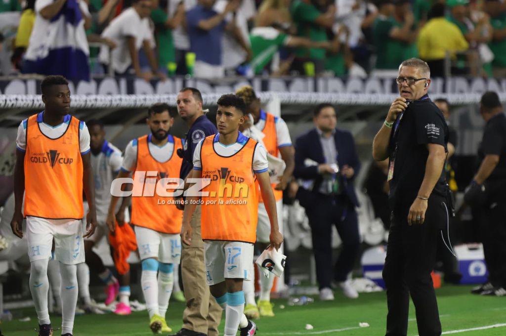 No se vio en TV: El jugador hondureño que no soportó la humillación ante México y así lo vivió Diego Vázquez