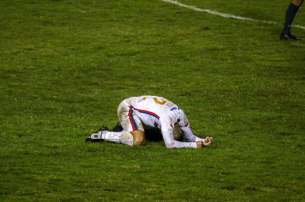 La incredulidad del “Mango”, inexorable ley del ex y el éxtasis de Troglio tras clasificar a su primera final de Concacaf con Olimpia (FOTOS)