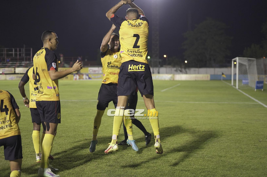 NO SE VIO EN TV: Cortan arito a jugador de Marathón con alicate, la bronca de Mayorquín y el coqueteo de Kevin Álvarez con la hermana de Getsel Montes