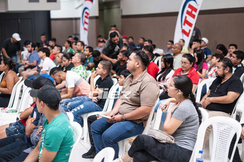 Diario Diez regaló una moto: así fue el ambientazo que se vivió en el Estadio Virtual en Expocentro por la final de la Champions League