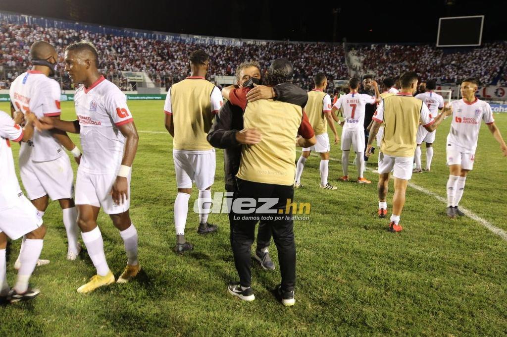 No lo viste en TV: Bellas mujeres, el festejo del Olimpia y los invitados de lujo en el palco
