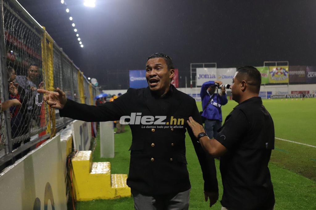 ¡Espectacular! Llenazo en el estadio Morazán por el Honduras-México pese a la lluvia y Rambo de León, presente