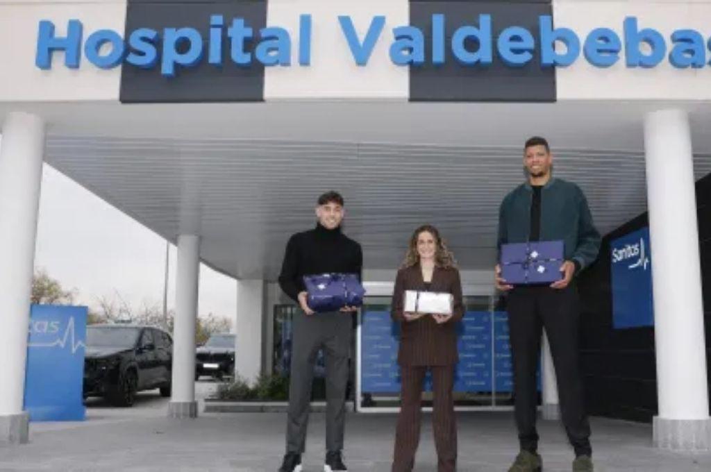 Dos estrellas no asistieron: Barcelona hace magia afuera de la cancha y tiene bonito gesto con niños hospitalizados
