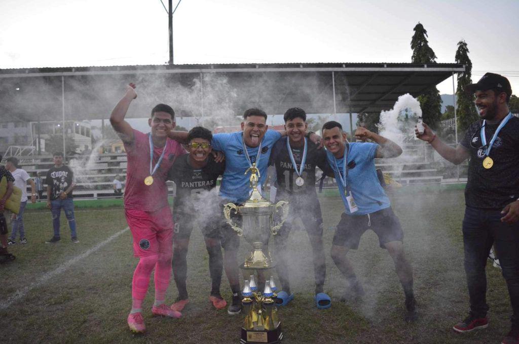 Alberth Elis cosechando estrellas: Panteras FC es campeón de la Liga Mayor de San Pedro Sula en su primer torneo