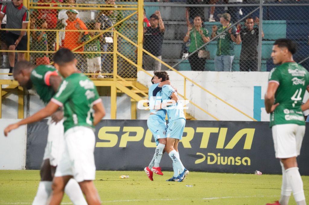 El provocador gesto de jugador de Motagua, niño sorprende a Anangonó y el abrazo de Diego Vázquez con su hijo tras el gol