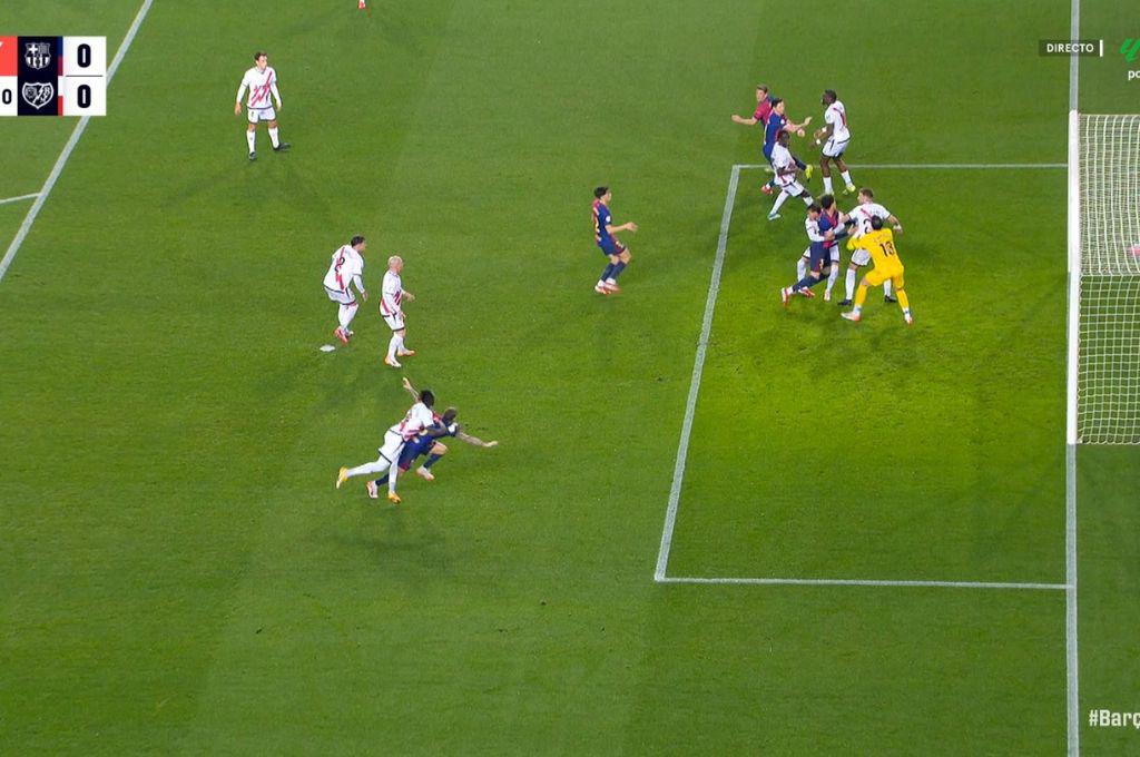 El ‘robo’ al Rayo Vallecano ante Barcelona por dos penales no pitados, un gol anulado y el que fue castigado por Flick