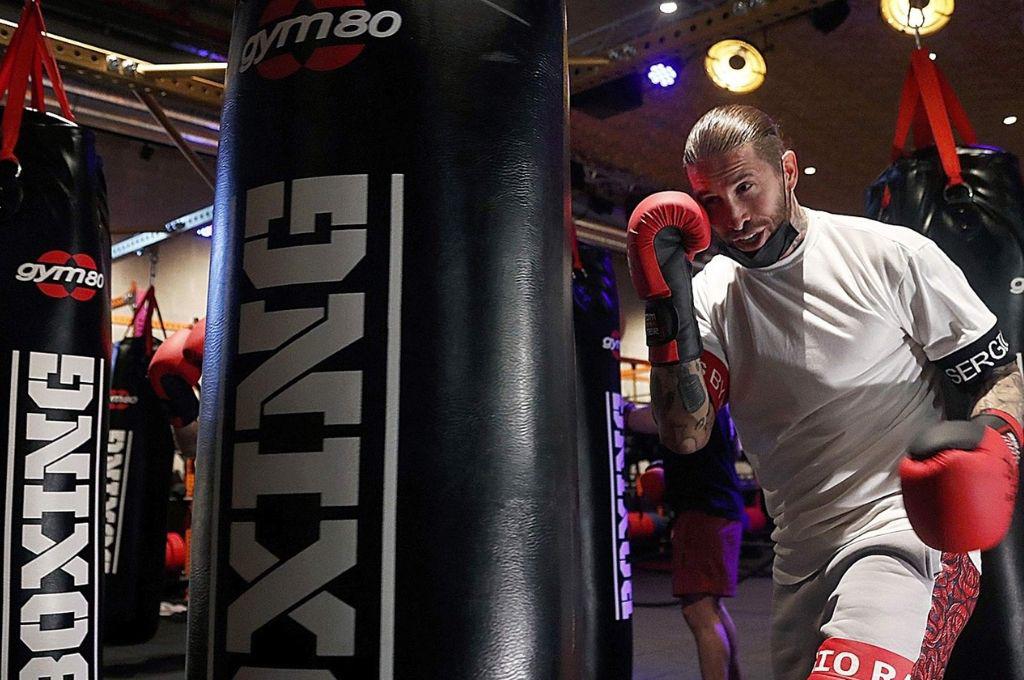 Sergio Ramos se olvida del fútbol y sorprende a todos con su nuevo deporte tras quedarse sin equipo: Seis asaltos...