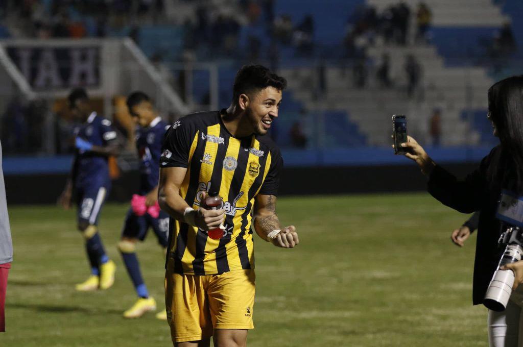 NO SE VIO EN TV: Los estadios estuvieron adornados con mujeres hermosas, la expulsión de Vargas y la celebración de Pedro Báez