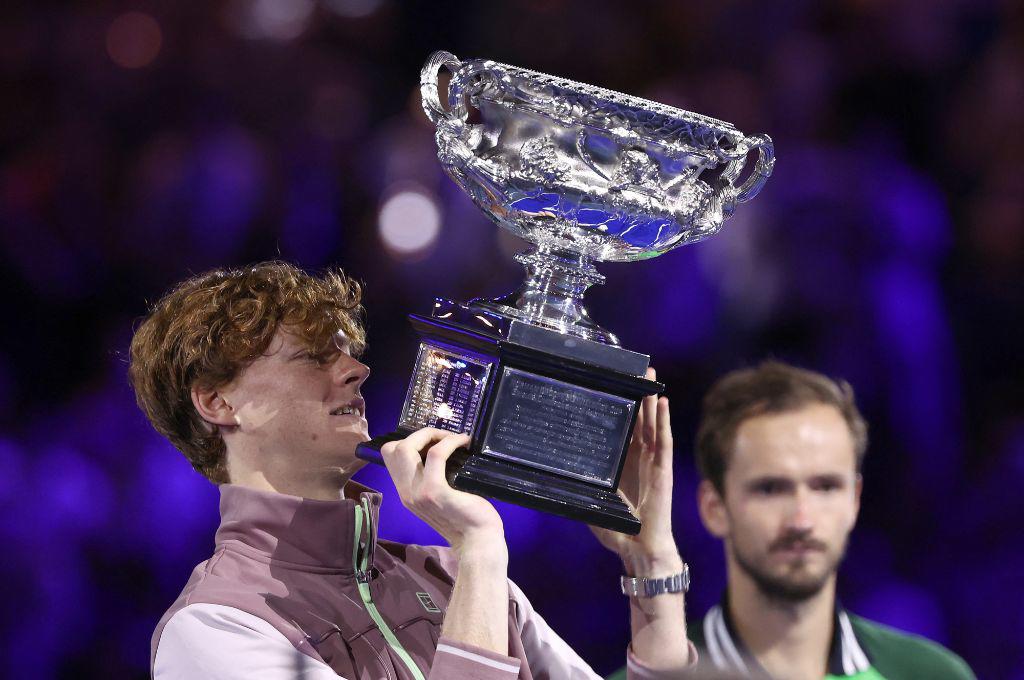 Italia se desborda por Sinner, el gesto ‘loco’ del campeón del Abierto de Australia y el mensaje especial a su padres