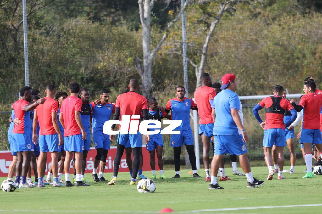 ¿Qué pasa con Araújo? Las imágenes del entreno del Olimpia; Elis activo y José Mendoza pendiente del futuro de Menjívar