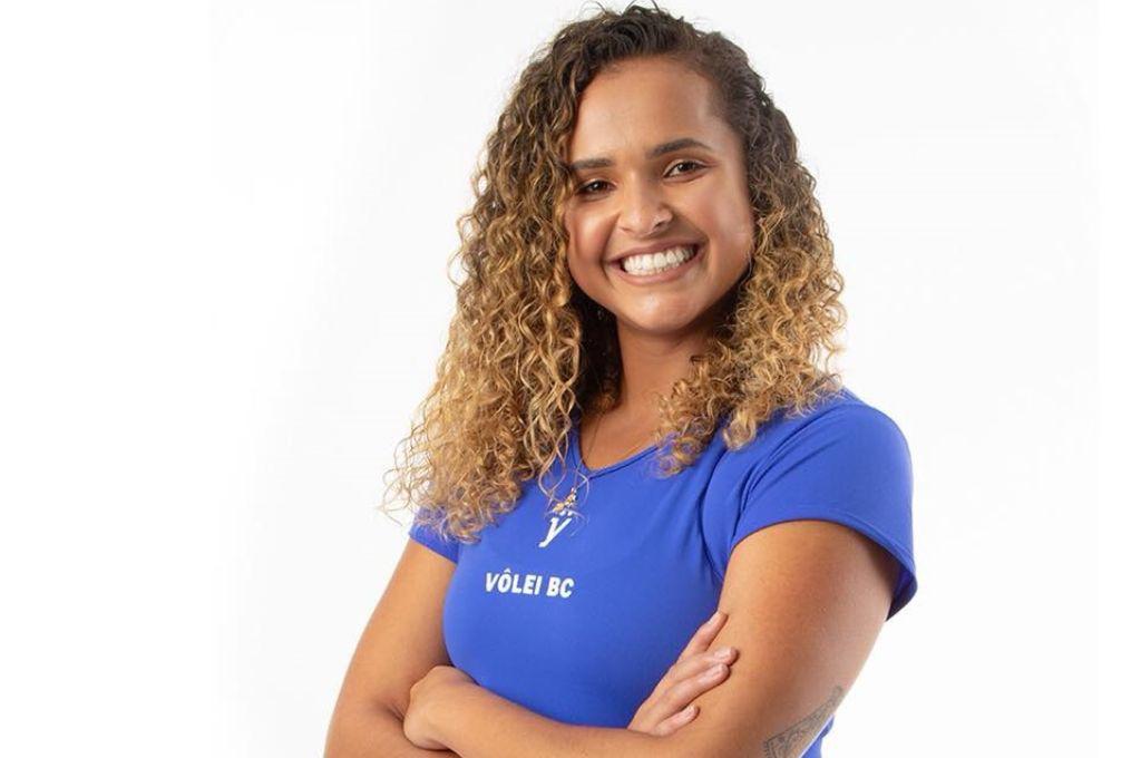 ¿Irresponsable? Jugó un partido de voleibol con cinco meses de embarazo y desata la polémica: “no puedo tirarme boca abajo”