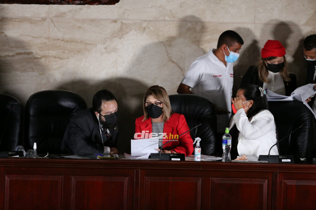 Continúa la incertidumbre: Honduras con dos presidentes en el Congreso Nacional y las imágenes de Jorge Cálix viajando en helicóptero que causan alboroto