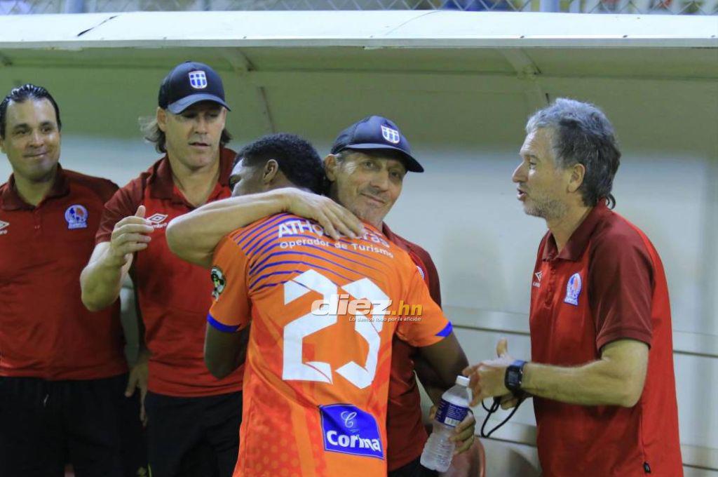 El cariño de Troglio a ex Olimpia, la bronca de Benguché y la molestia de la Ultra Fiel ¿quién es la chica de palco?