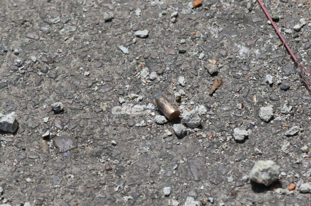 Carros destruidos, piedras y testimonios; así lucen las calles tras batalla entre aficionados de Motagua y Olimpia