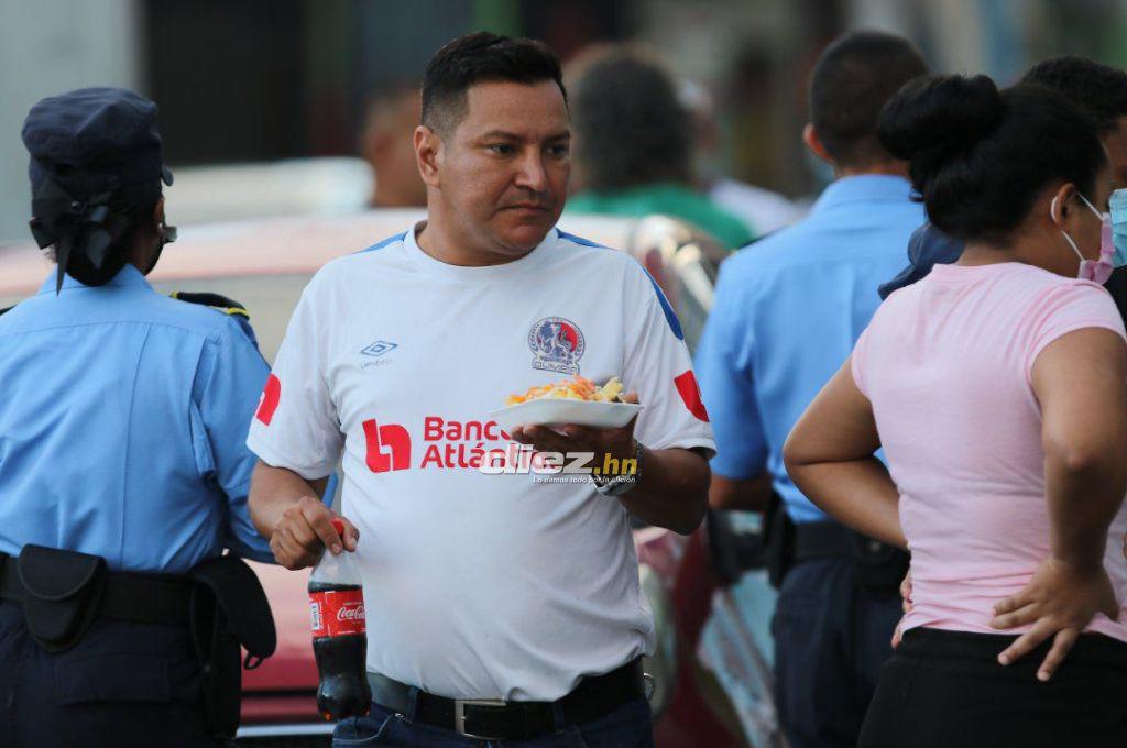 Mensaje a Municipal, el carro que se quedó botado y las chicas: ambientazo previo al partido de Olimpia por Liga Concacaf