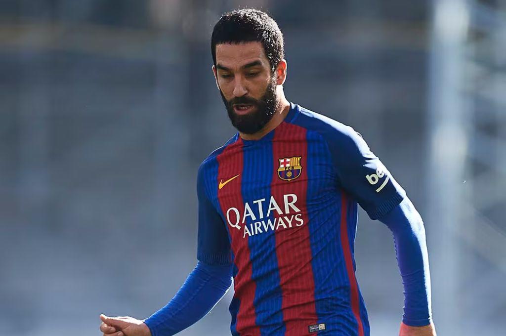 Ex figura del Barcelona es demandado por vandalizar una lujosa mansión: “Utilizaban las cortinas como columpio sexual”