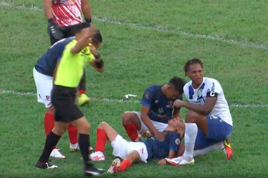 Futbolista del Arsenal SAO se desploma en pleno partido ante el Juticalpa en la Liga de Ascenso