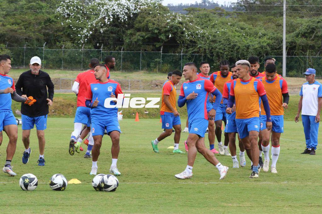 Risas, bromas y la foto de Pedro Troglio con el Chelito: Así fue el entreno del Olimpia previo a la semifinal ante Olancho FC
