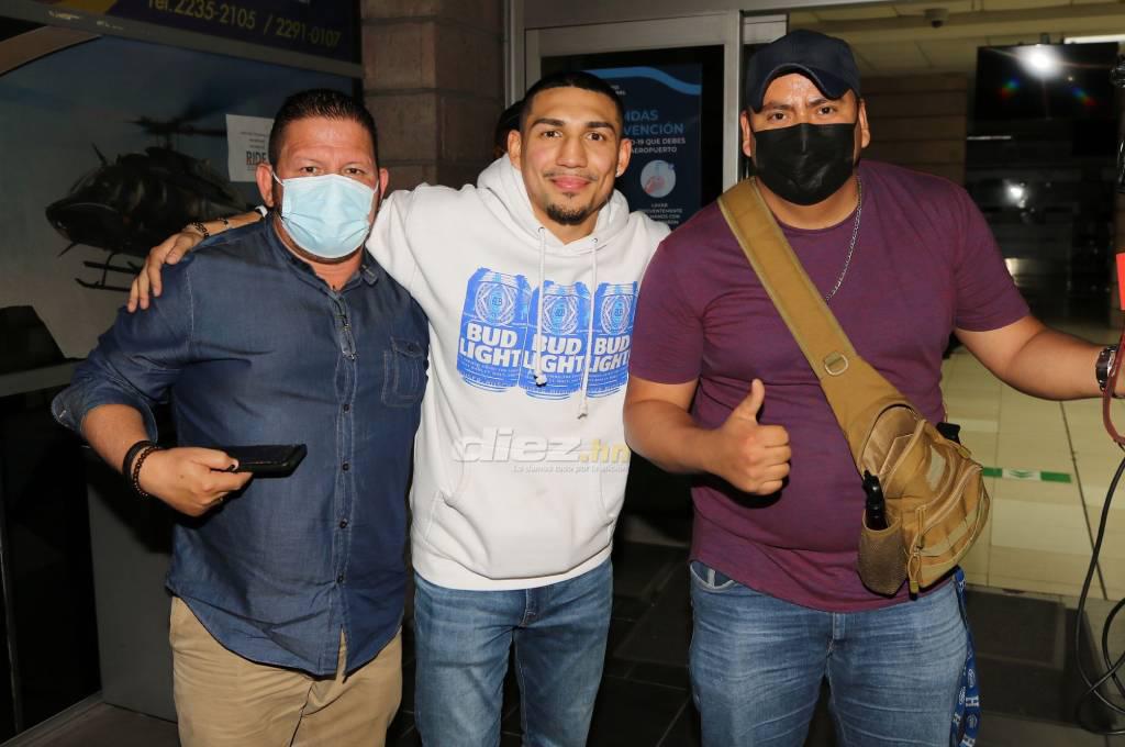 Con seguridad del gobierno y un ‘jab’ a periodista: Así fue la llegada de Teófimo López a Honduras para la toma de posesión