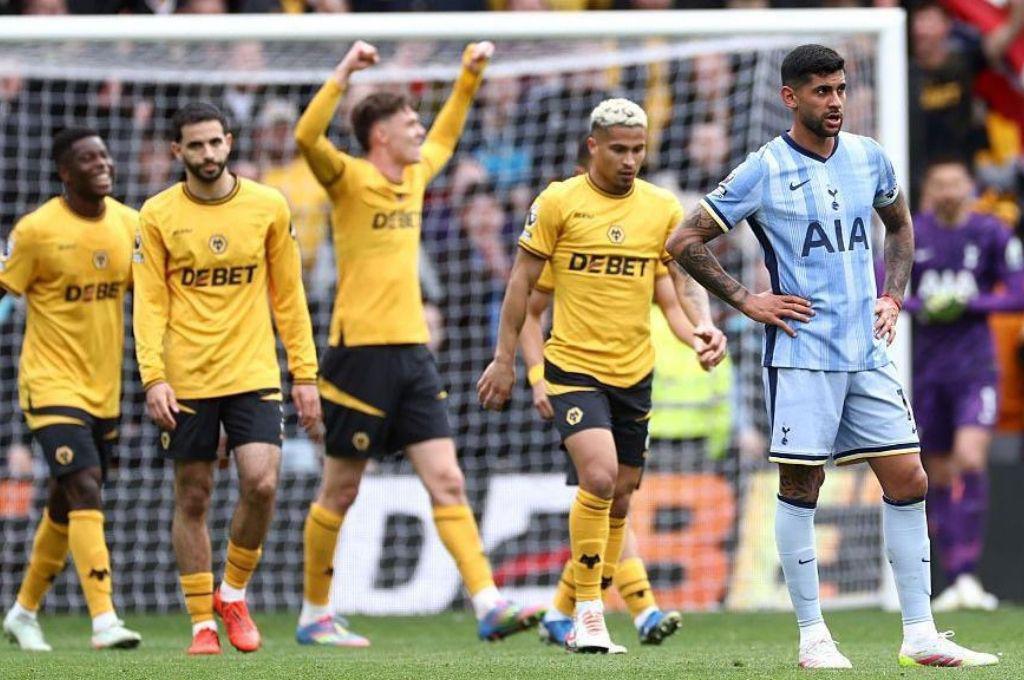 Desciende de la Premier League a falta de cinco fechas y regresa a la Championship después de varios años