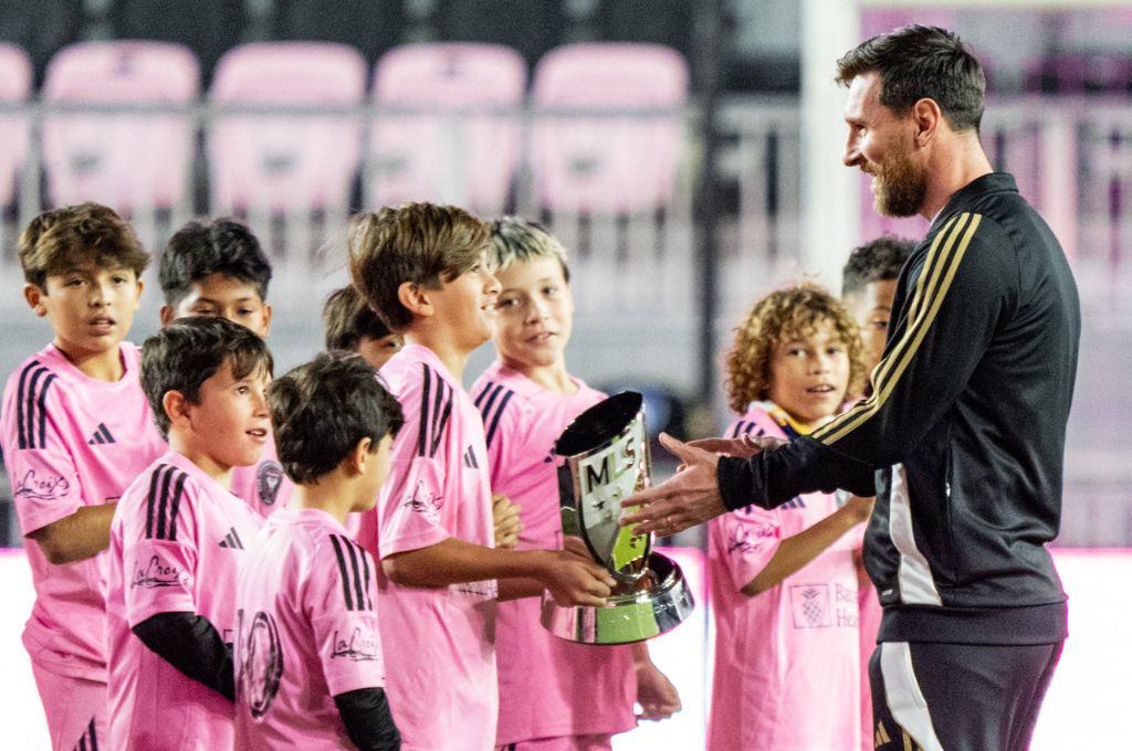 Se molestó con Messi tras su MVP: “es la decepción del año; no le interesa ayudar al Inter Miami; no quiero una foto con él”