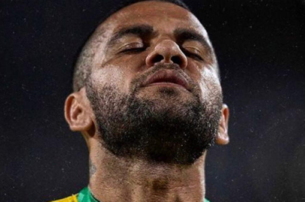 “Dani Alves cayó en una trampa demonio-diabólica y es víctima de una conspiración para hundir su carrera”