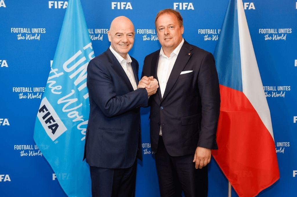 Escándalo en Europa: 40 jugadores y árbitros son detenidos por supuesto amaño por apuestas