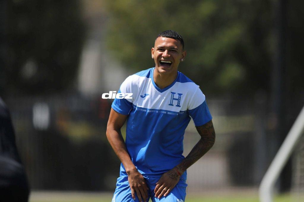 Selección de Honduras recibe visita de lujo, sonrisas y Rueda define su 11 titular; así fue el último entreno previo a enfrentar a México