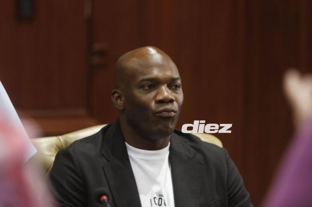 Así fue el homenaje a David Suazo en San Pedro Sula: firma de un libro histórico y llegaron los jugadores del Olimpia