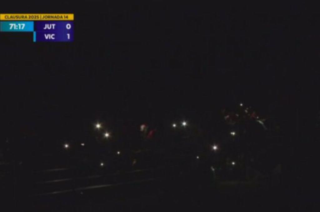 El pésimo engramado que llega hasta las rodillas, el enojo de Héctor Vargas con camarógrafos y cuándo se jugará el Juticalpa-Victoria