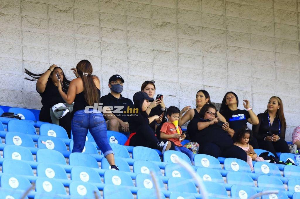 Muchos hinchas del Motagua y bellas mujeres en el estadio Olímpico de San Pedro Sula para disfrutar de la gran final