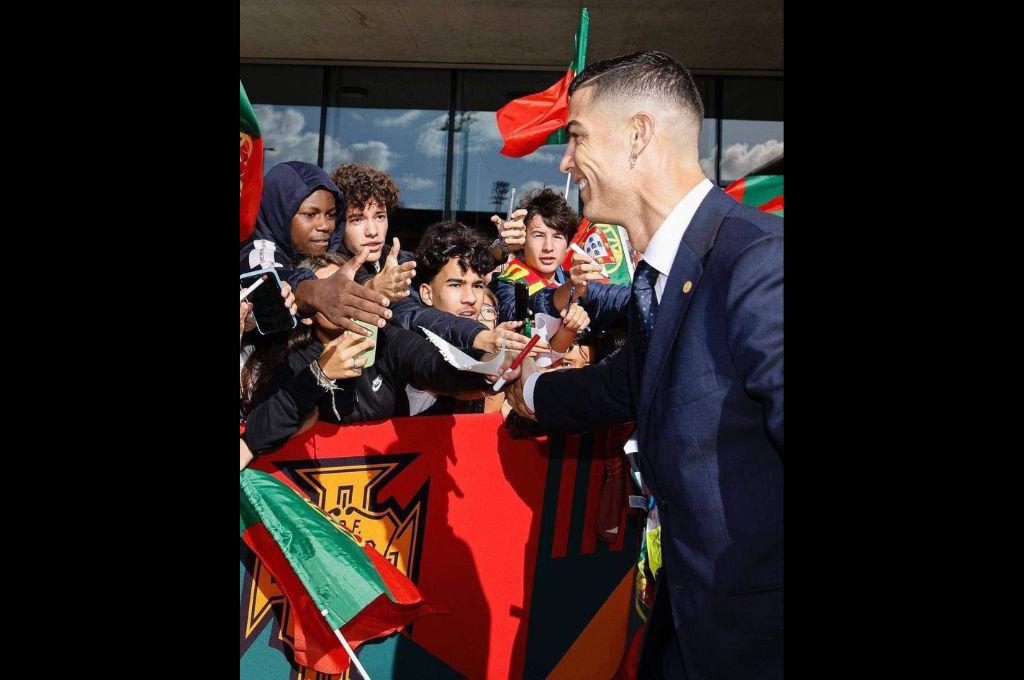 ¡Llegó el comandante! Elegante y sonriente arribó Cristiano Ronaldo a su último baile con Portugal al Mundial Qatar 2022