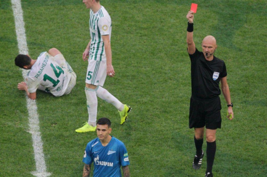 La tarjeta azul llega al fútbol profesional: ¿para qué sirve y cuándo se usará la nueva regla de la FIFA?