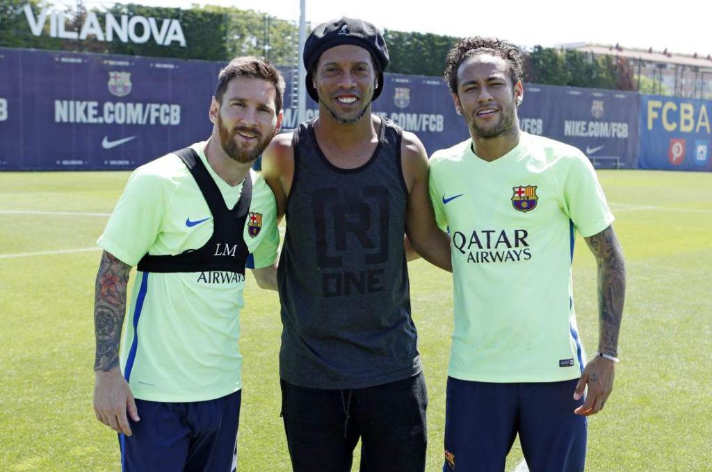 Se compara con leyendas del Barcelona: “He visto a Ronaldinho, Messi y Neymar, pero, en el campo, me sale solo”