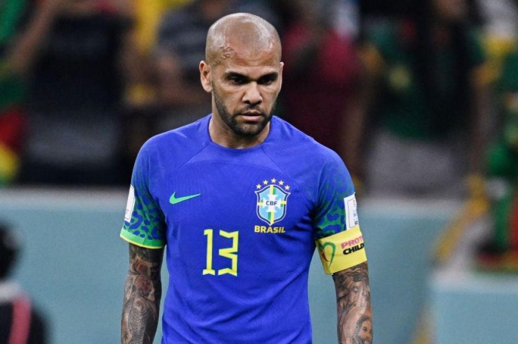“Dani Alves se suicidó”: los mensajes que enviaron su mamá y hermano sobre la supuesta muerte del ex jugador