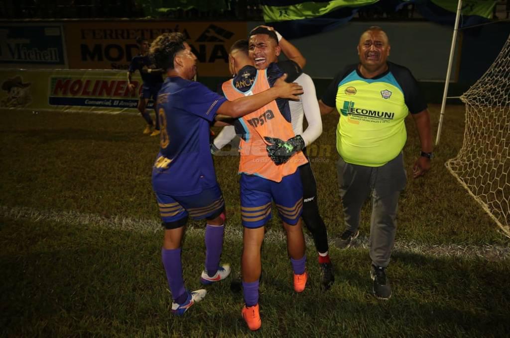 La frustración de Welcome, el festejo del Olancho y el ‘firulais’ en la cancha: así se vivió en fotos la final de la Liga de Ascenso